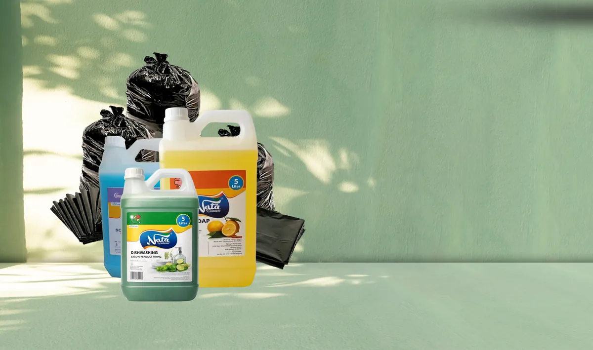 Produk Nata Clean: sabun cuci piring, sabun cuci tangan, softener, dan trashbag